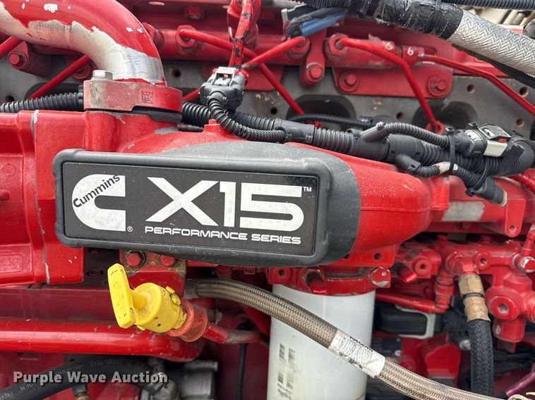 image for item DS3794 2019 Peterbilt 389 semi truck