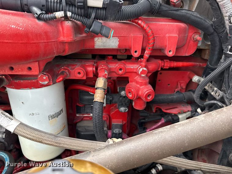 image for item DS3794 2019 Peterbilt 389 semi truck