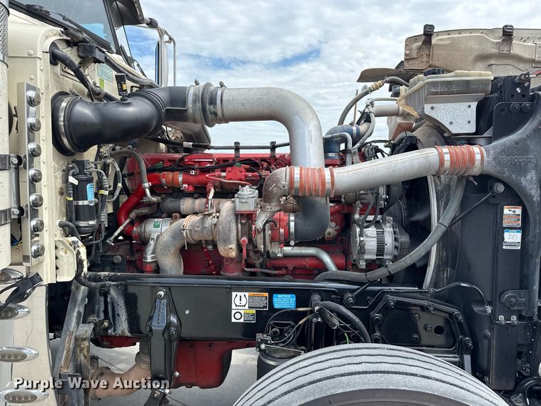 image for item DS3794 2019 Peterbilt 389 semi truck