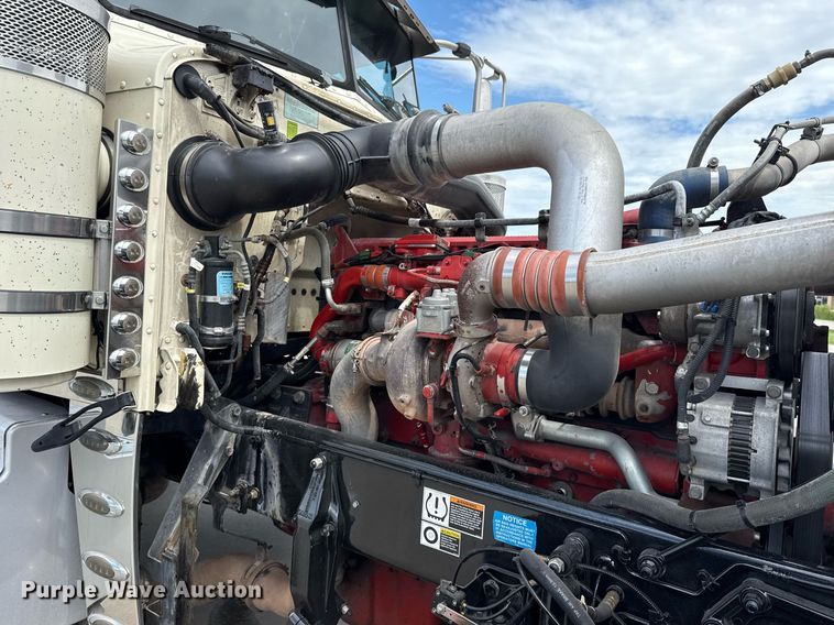 image for item DS3794 2019 Peterbilt 389 semi truck