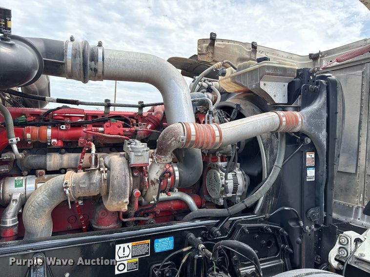 image for item DS3794 2019 Peterbilt 389 semi truck