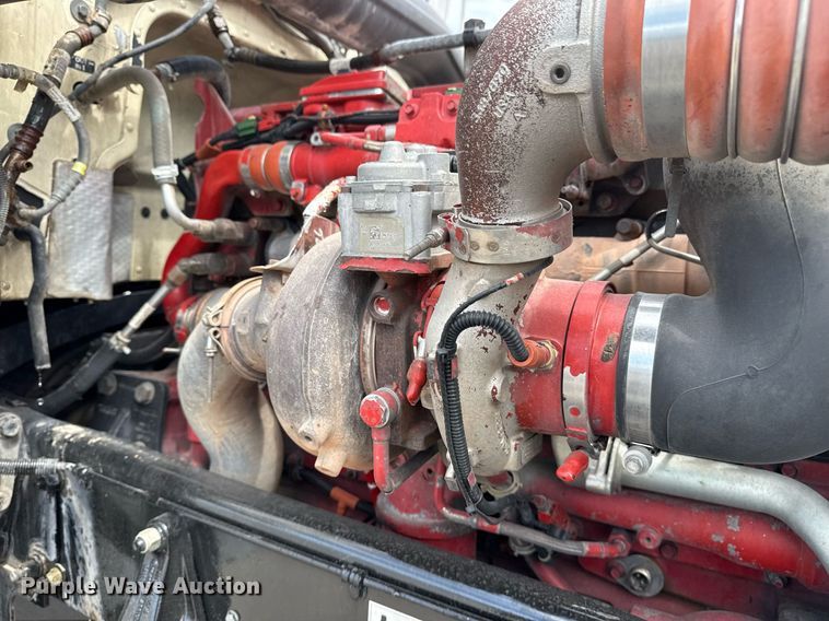 image for item DS3794 2019 Peterbilt 389 semi truck