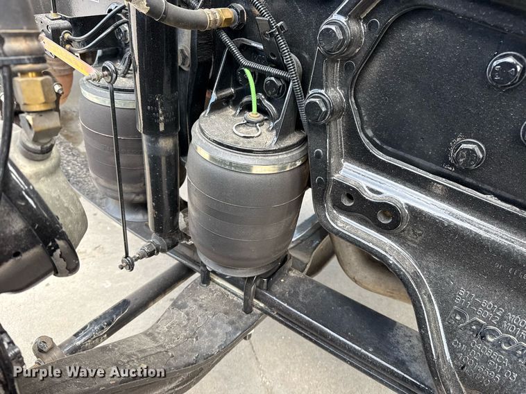 image for item DS3794 2019 Peterbilt 389 semi truck