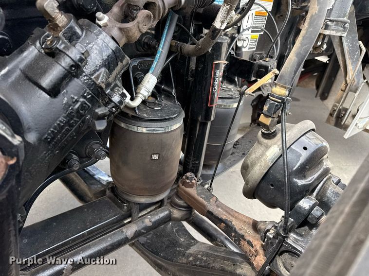 image for item DS3794 2019 Peterbilt 389 semi truck