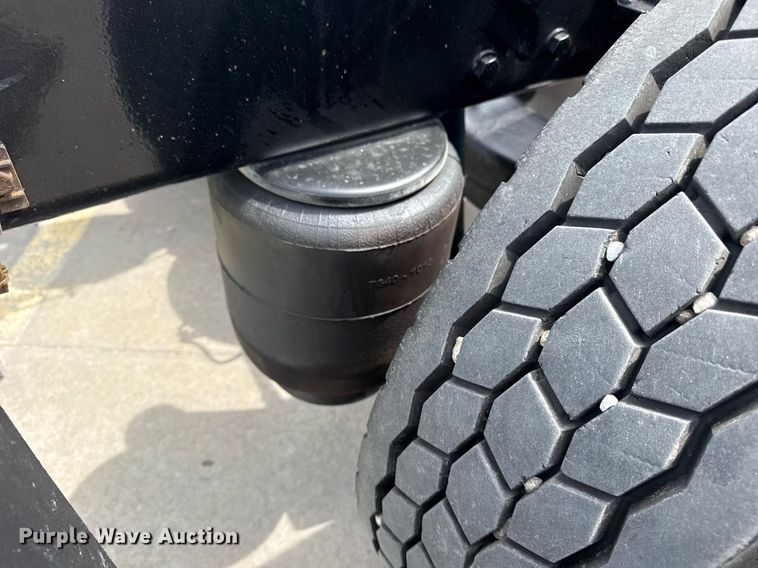 image for item DS3794 2019 Peterbilt 389 semi truck