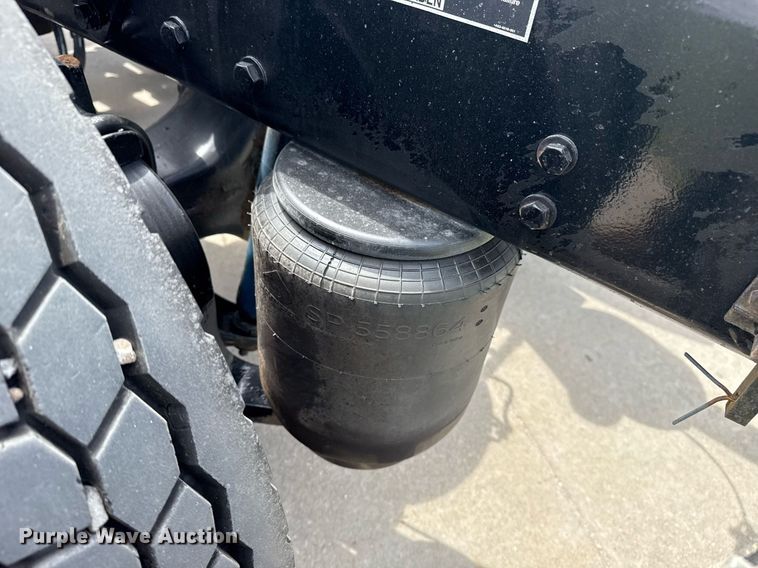 image for item DS3794 2019 Peterbilt 389 semi truck