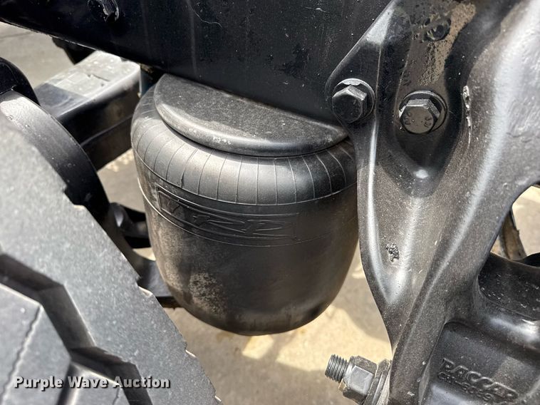 image for item DS3794 2019 Peterbilt 389 semi truck