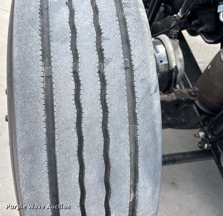 image for item DS3794 2019 Peterbilt 389 semi truck