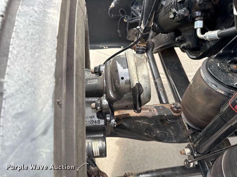 image for item DS3794 2019 Peterbilt 389 semi truck