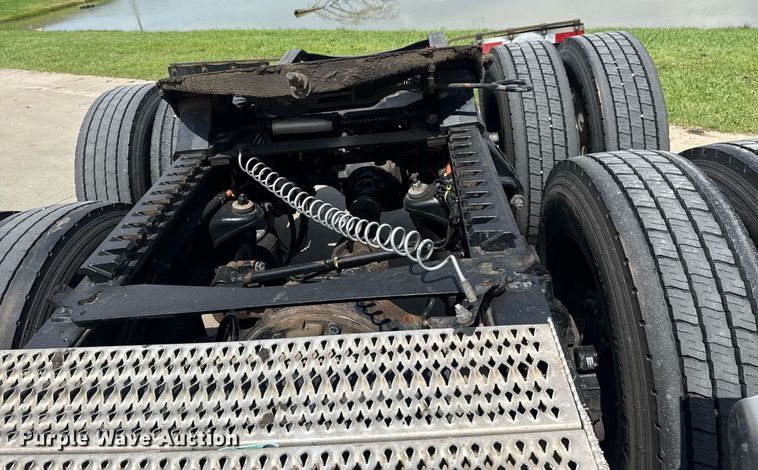 image for item DS3795 2019 Peterbilt 389 semi truck