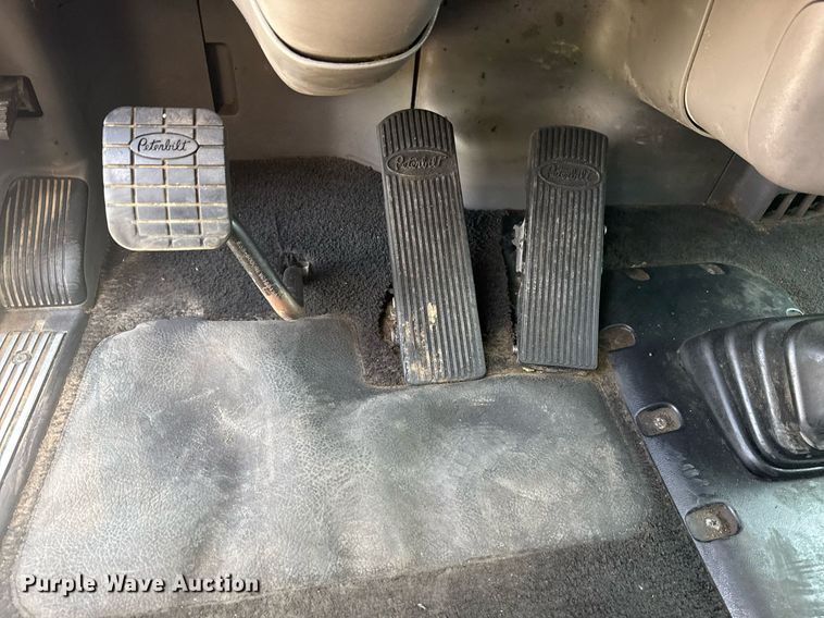 image for item DS3795 2019 Peterbilt 389 semi truck