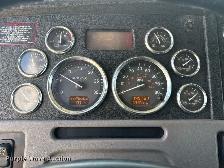 image for item DS3795 2019 Peterbilt 389 semi truck