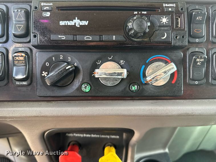 image for item DS3795 2019 Peterbilt 389 semi truck