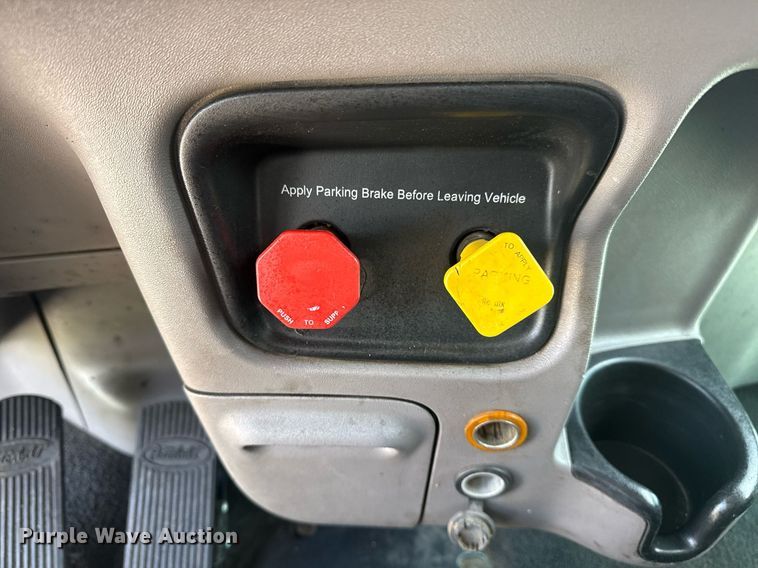 image for item DS3795 2019 Peterbilt 389 semi truck