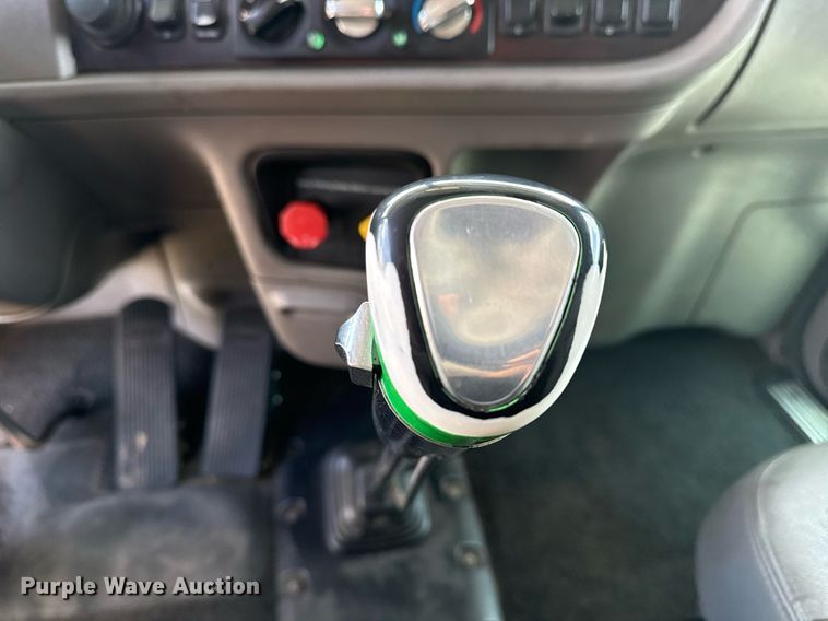 image for item DS3795 2019 Peterbilt 389 semi truck