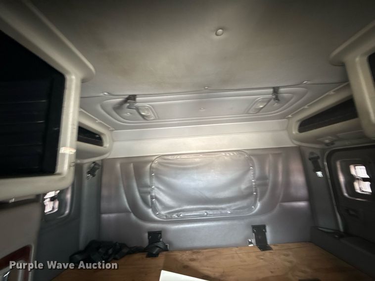 image for item DS3795 2019 Peterbilt 389 semi truck