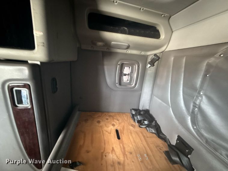 image for item DS3795 2019 Peterbilt 389 semi truck