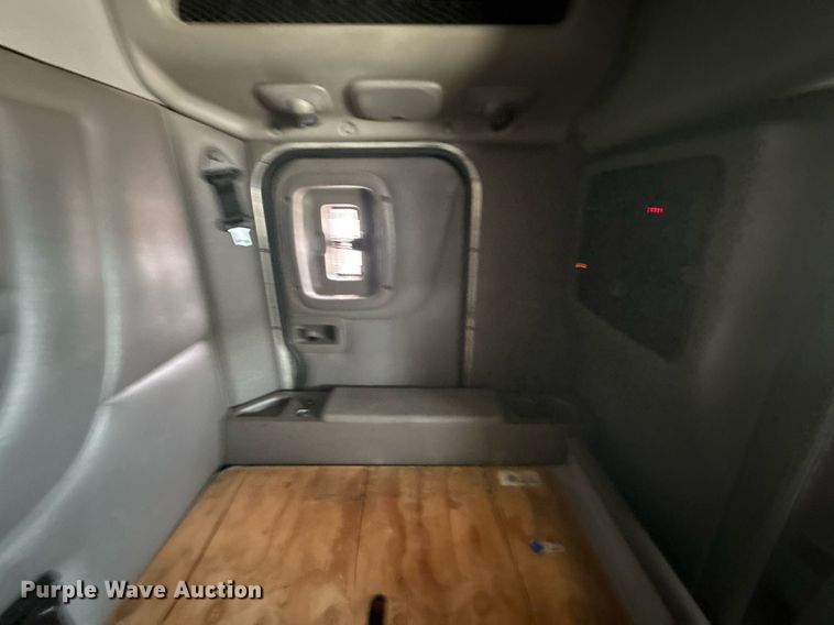 image for item DS3795 2019 Peterbilt 389 semi truck