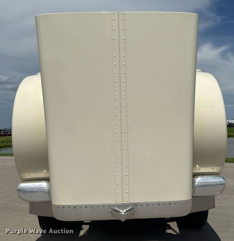 image for item DS3795 2019 Peterbilt 389 semi truck