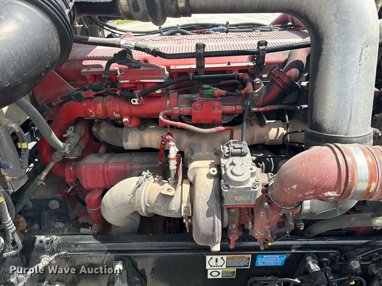 image for item DS3795 2019 Peterbilt 389 semi truck