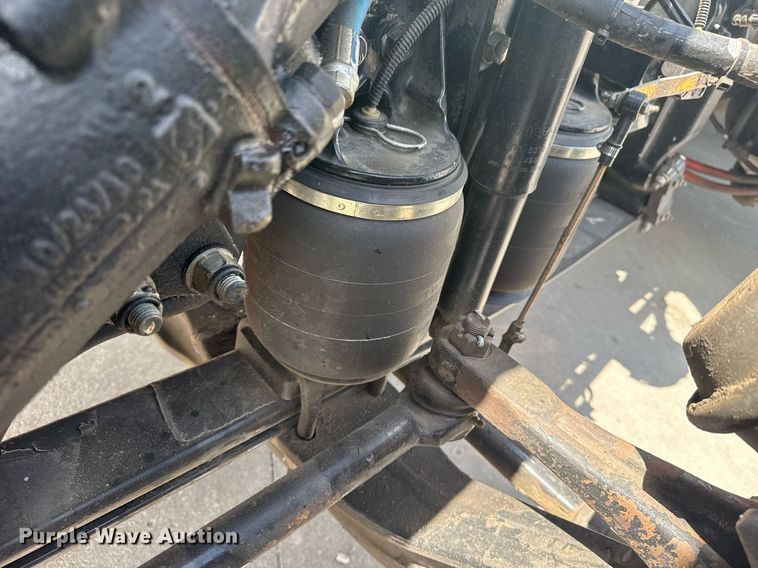 image for item DS3795 2019 Peterbilt 389 semi truck