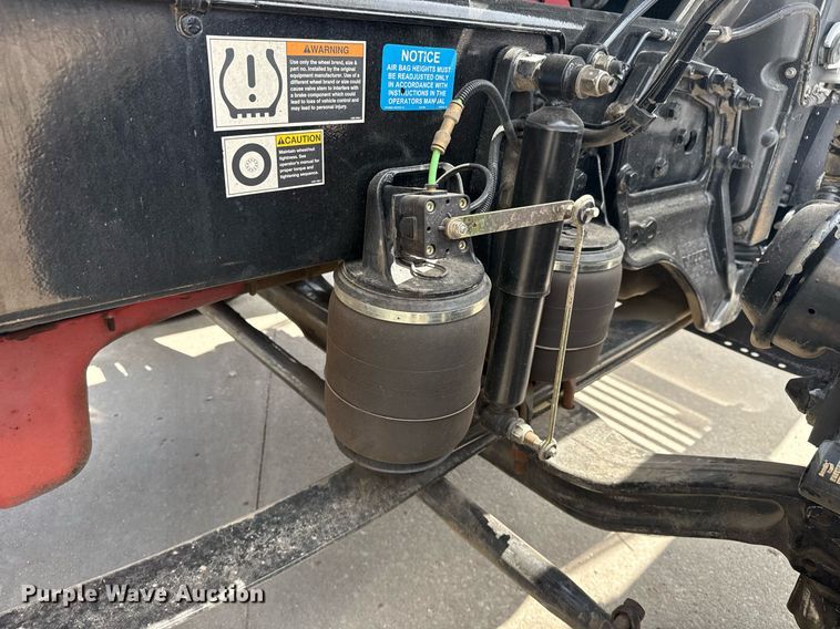 image for item DS3795 2019 Peterbilt 389 semi truck