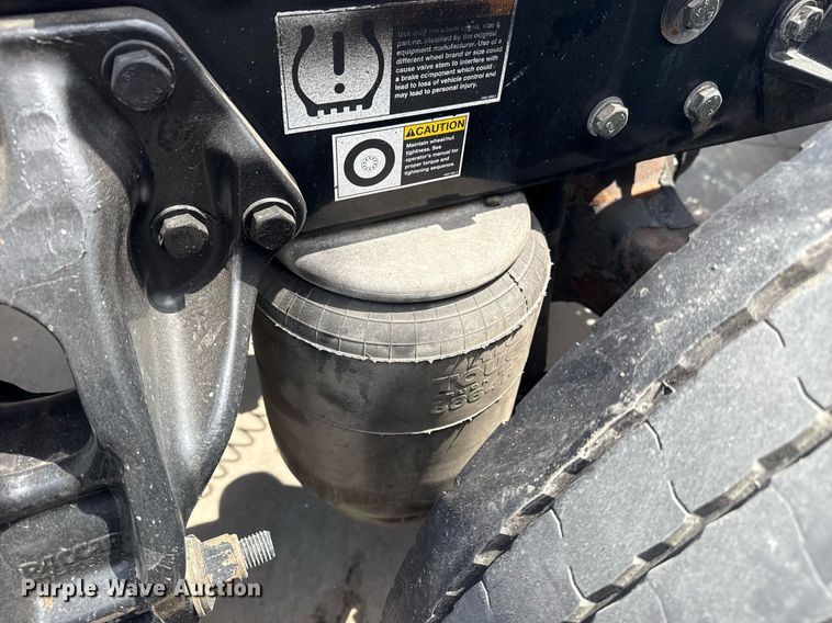 image for item DS3795 2019 Peterbilt 389 semi truck