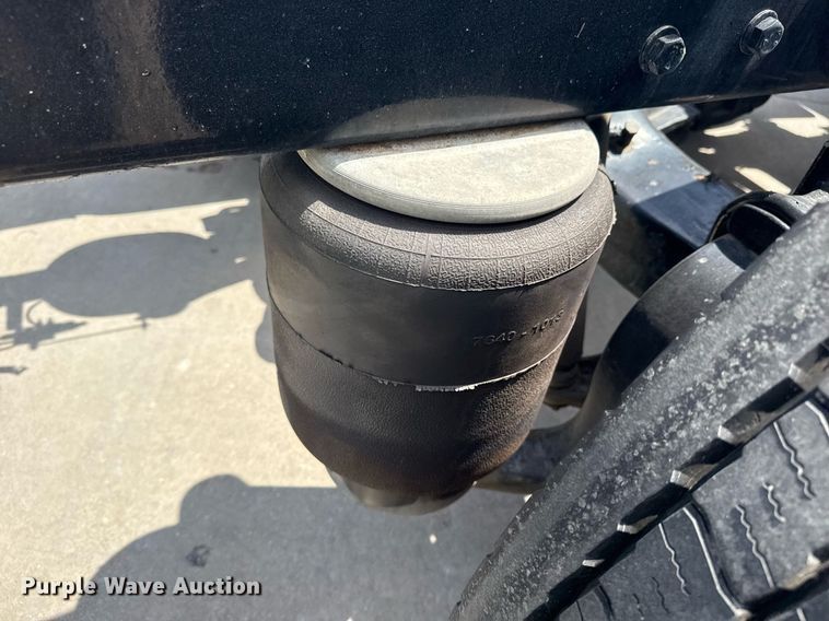 image for item DS3795 2019 Peterbilt 389 semi truck