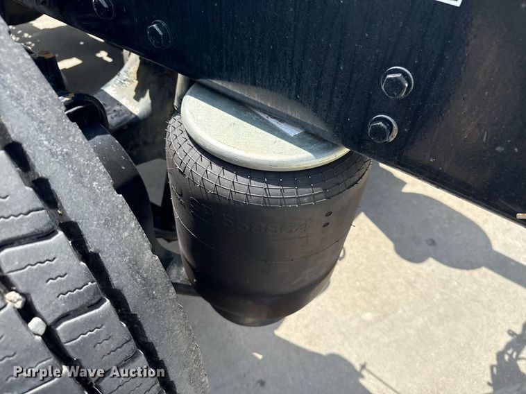 image for item DS3795 2019 Peterbilt 389 semi truck