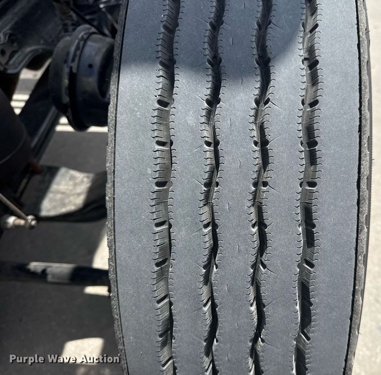 image for item DS3795 2019 Peterbilt 389 semi truck