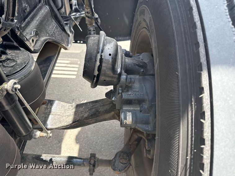 image for item DS3795 2019 Peterbilt 389 semi truck