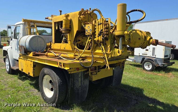 image for item DT4875 1985 International 1654 pressure digger truck