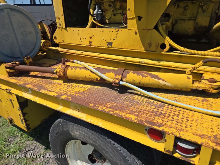 image for item DT4875 1985 International 1654 pressure digger truck