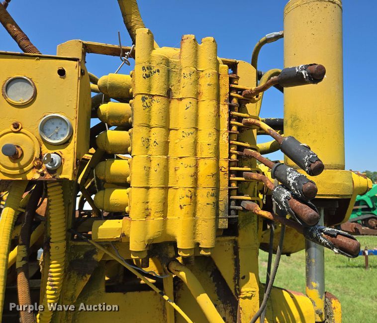 image for item DT4875 1985 International 1654 pressure digger truck