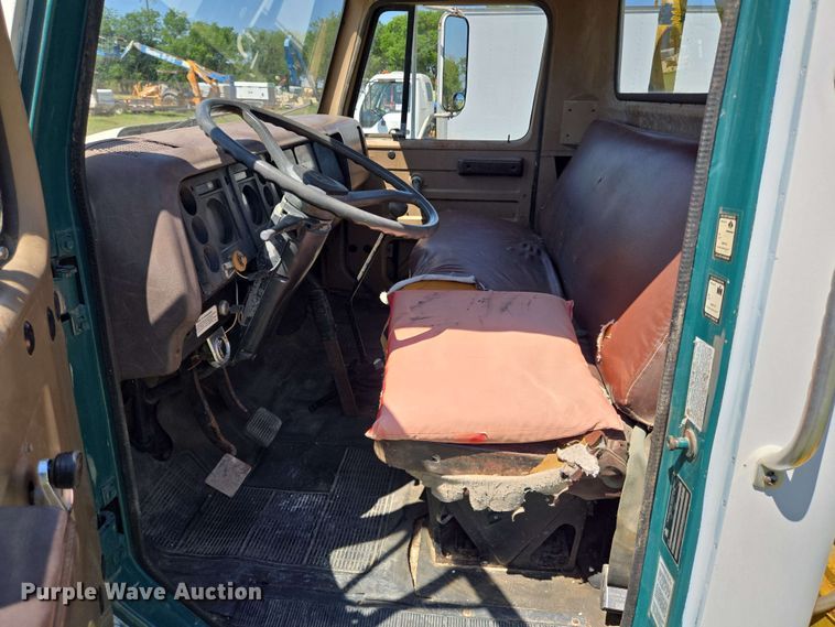 image for item DT4875 1985 International 1654 pressure digger truck