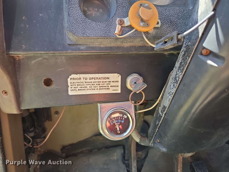 image for item DT4875 1985 International 1654 pressure digger truck