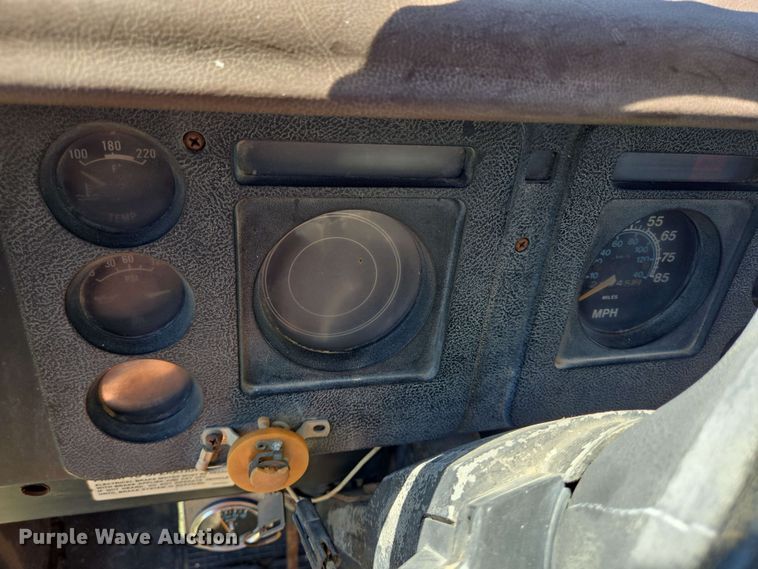 image for item DT4875 1985 International 1654 pressure digger truck