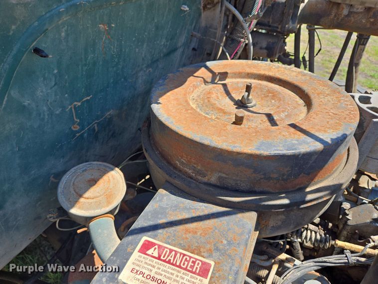 image for item DT4875 1985 International 1654 pressure digger truck