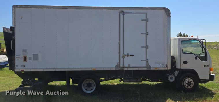 image for item DT4876 2004 Chevrolet W5500 box truck