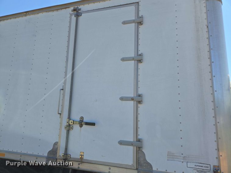 image for item DT4876 2004 Chevrolet W5500 box truck