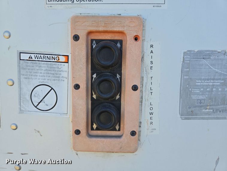 image for item DT4876 2004 Chevrolet W5500 box truck