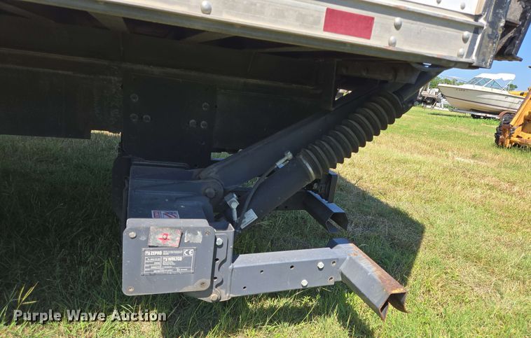 image for item DT4876 2004 Chevrolet W5500 box truck