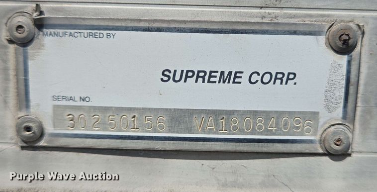 image for item DT4876 2004 Chevrolet W5500 box truck