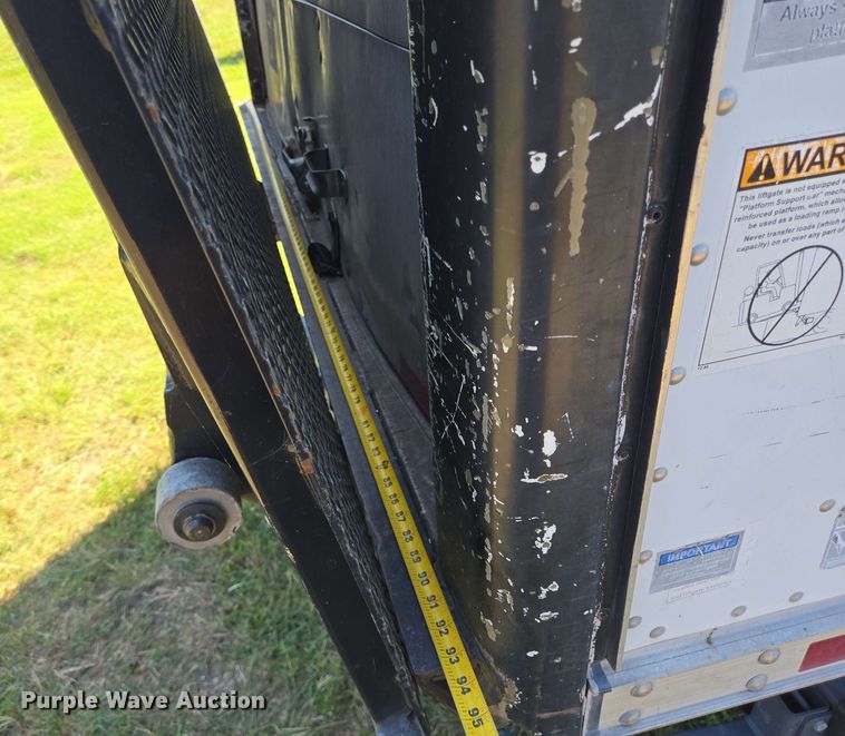 image for item DT4876 2004 Chevrolet W5500 box truck