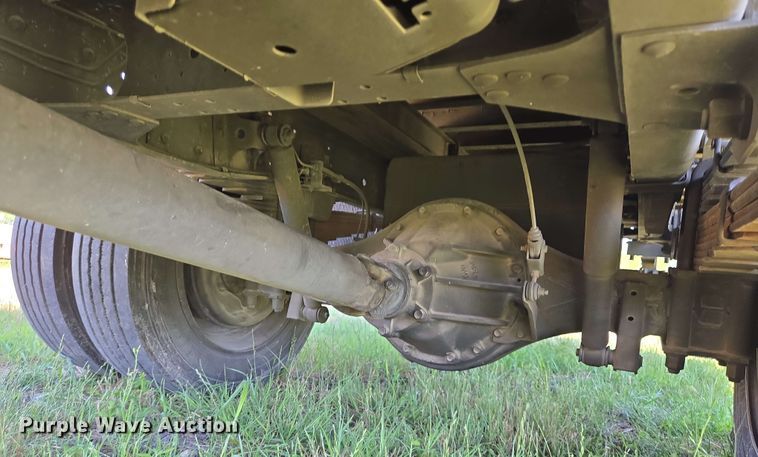 image for item DT4876 2004 Chevrolet W5500 box truck