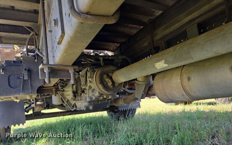 image for item DT4876 2004 Chevrolet W5500 box truck