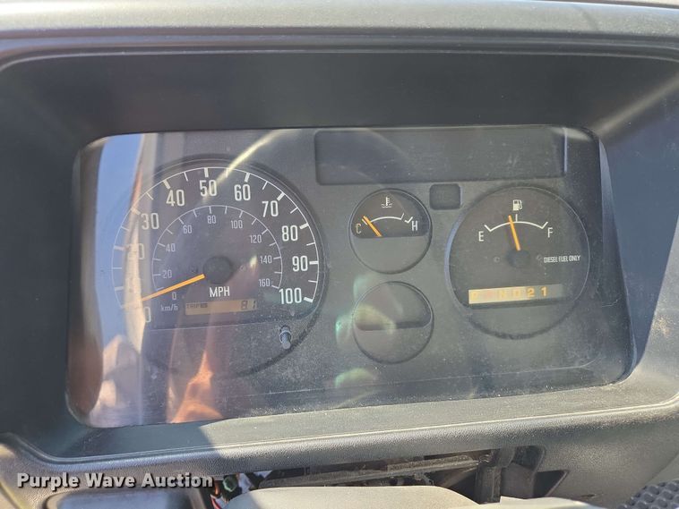 image for item DT4876 2004 Chevrolet W5500 box truck