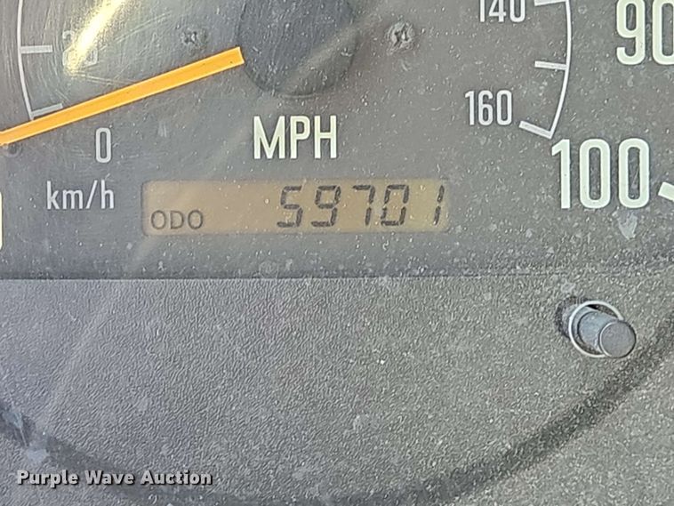 image for item DT4876 2004 Chevrolet W5500 box truck