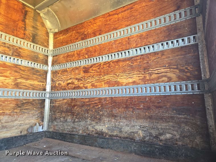 image for item DT4876 2004 Chevrolet W5500 box truck