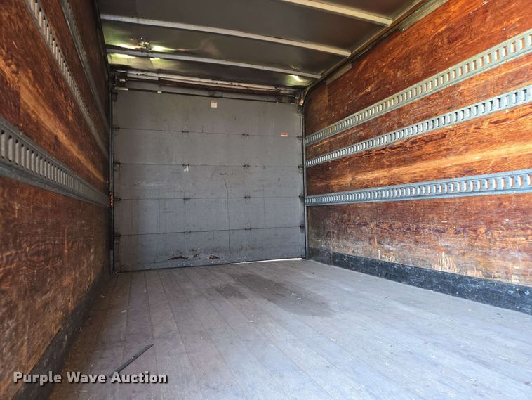 image for item DT4876 2004 Chevrolet W5500 box truck